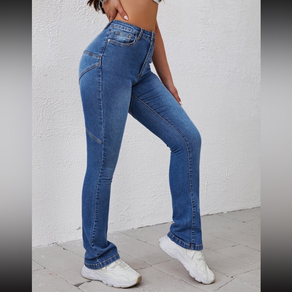 Shein EZwear medium wash flare leg star shape jeans Revolve look alike - Picture 4 of 8